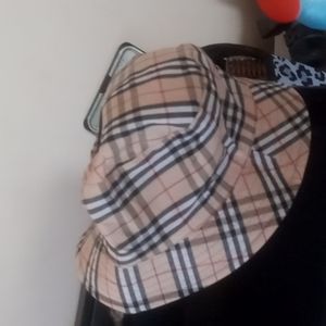 COPY - Reversible fake Burberry bucket hat